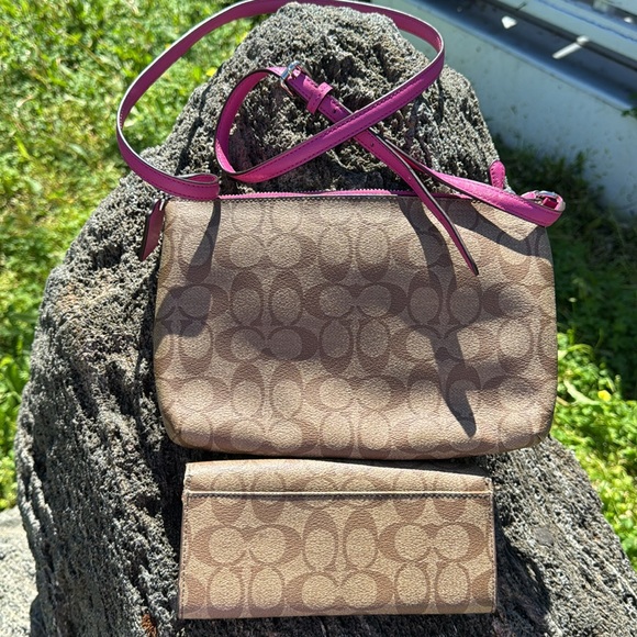SOLD-Peyton Coach East/West Khaki Brown
Pink Crossbody with matching Wallet. - Picture 11 of 11